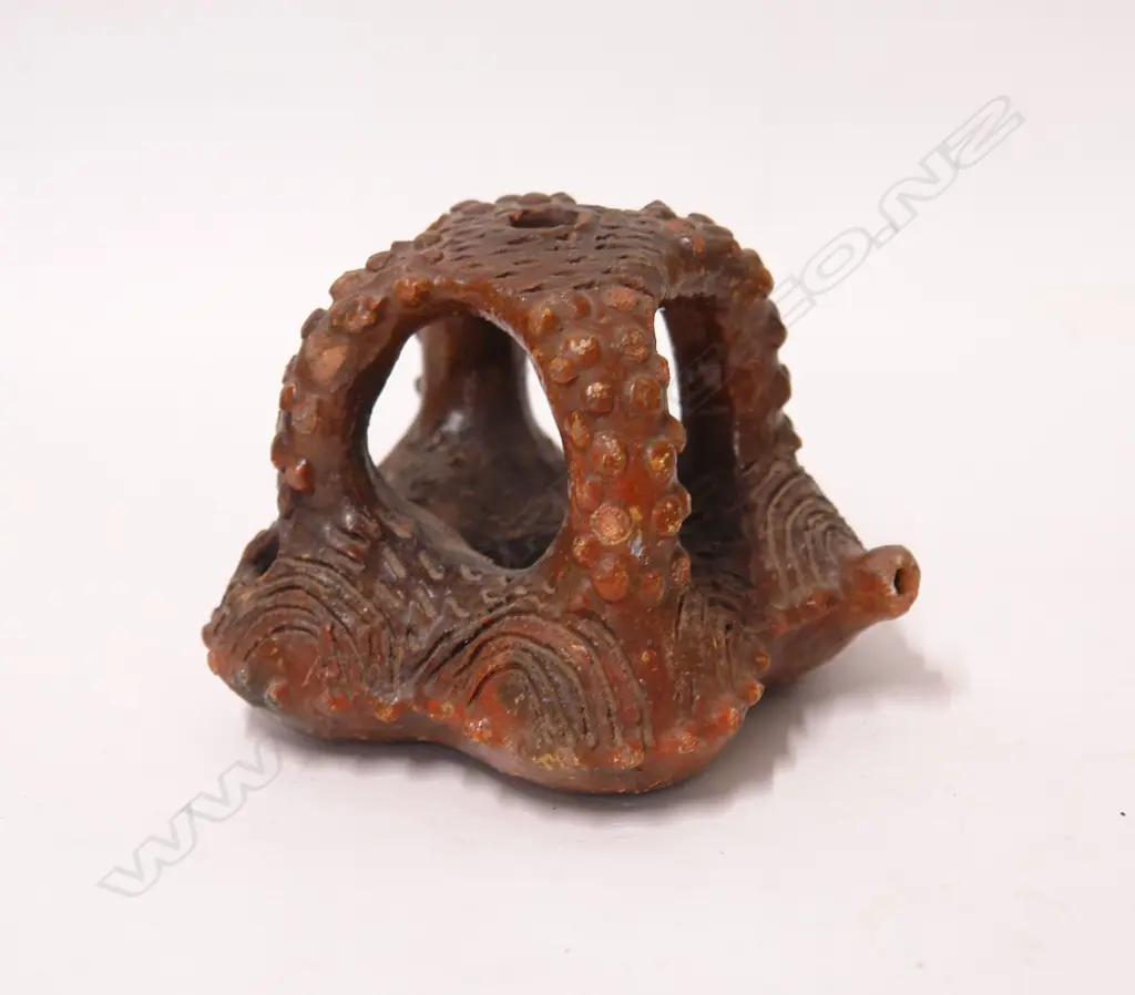 An old Fijian Lapita type pottery water vessel (Saqa Moli), Image 1++
